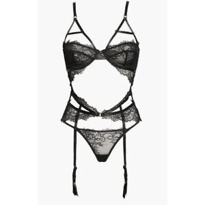 Oh La La Cheri Paris Black Lace Bra Thong and Garter Belt Set